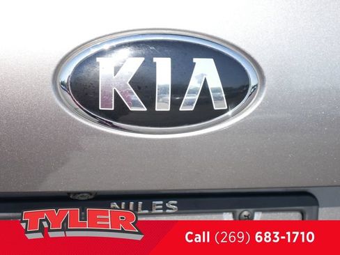 Used 2017 Kia Sorento FWD w/ LX Convenience Package image 15