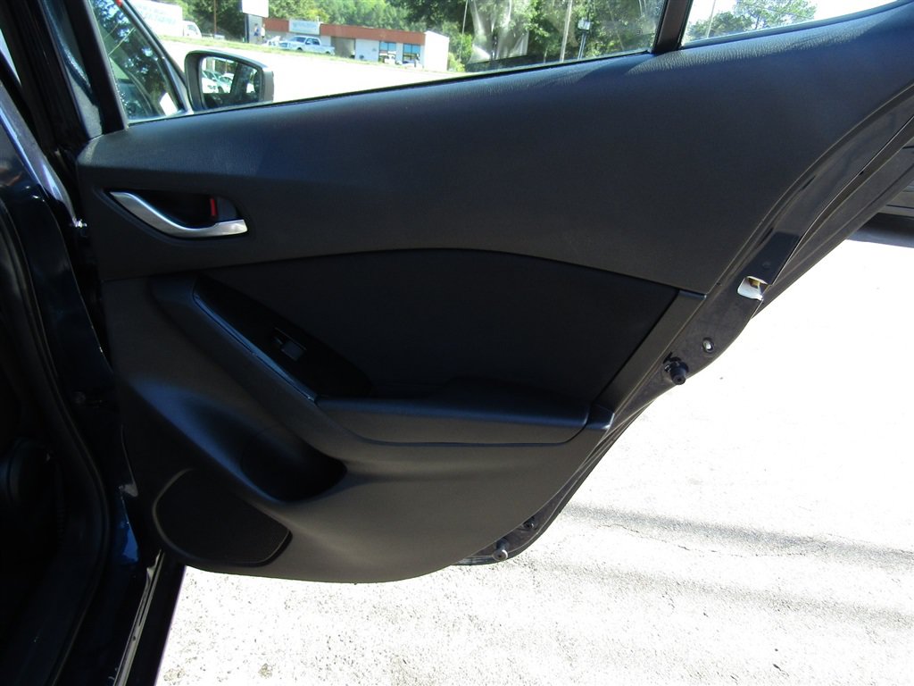 Used 2017 MAZDA MAZDA3 Sport w/ Preferred Equipment Package FWD image 20