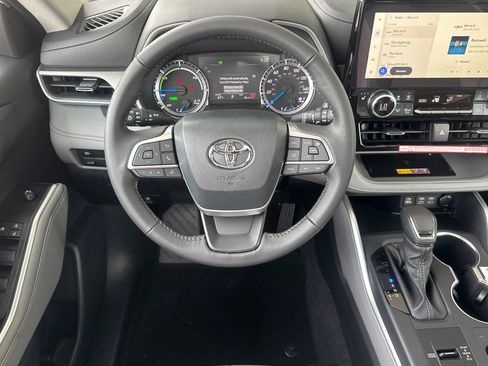 New 2026 Toyota Highlander XLE image 15