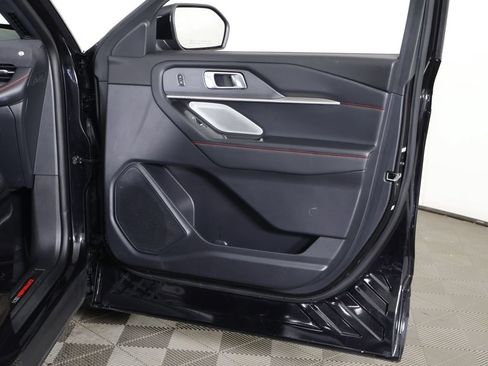 Used 2025 Ford Explorer ST AWD/4WD image 31