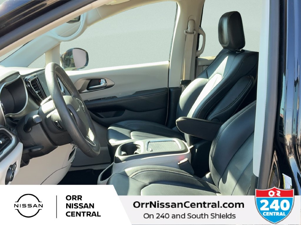 Used 2024 Chrysler Pacifica Touring-L FWD image 18
