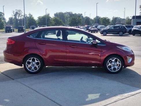 Used 2013 Ford Fiesta Titanium FWD image 4