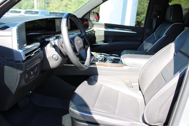 Used 2025 Cadillac Escalade ESV Premium Luxury w/ Touring Package AWD/4WD image 8