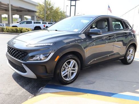 Used 2022 Hyundai Kona SE image 3