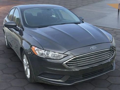 Used 2018 Ford Fusion SE w/ Fusion SE Technology Package FWD image 19