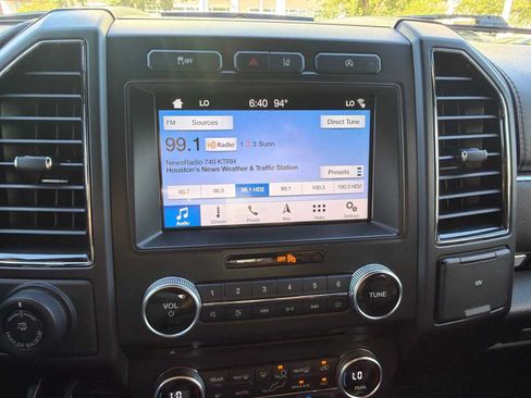 Used 2018 Ford Expedition Limited w/ Equipment Group 301A RWD image 12