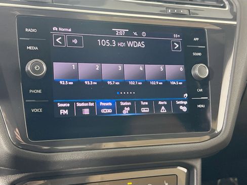 Used 2023 Volkswagen Tiguan SE AWD/4WD image 14