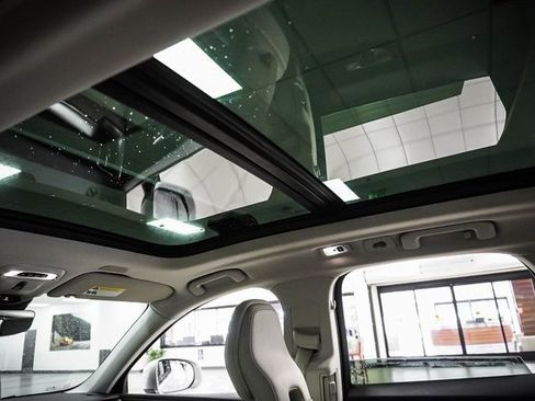 Used 2019 Volvo XC60 T8 Momentum image 20