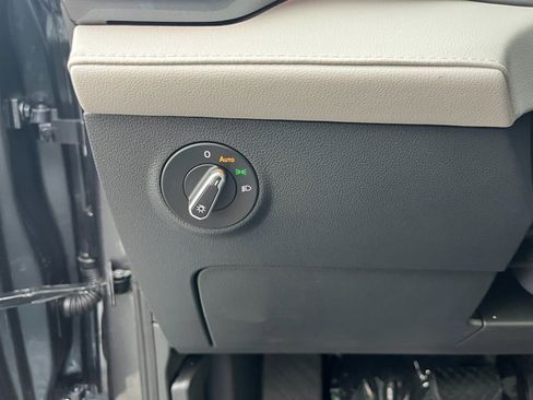 New 2025 Volkswagen Taos SEL image 17