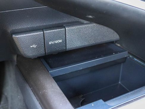 Used 2023 Toyota Camry SE image 19