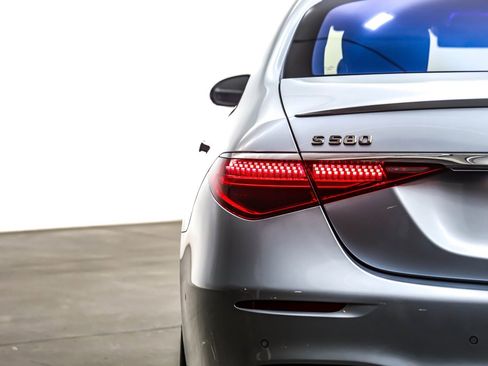 Certified 2025 Mercedes-Benz S 580 4MATIC Sedan image 17