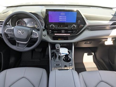 New 2026 Toyota Highlander XLE AWD/4WD image 13