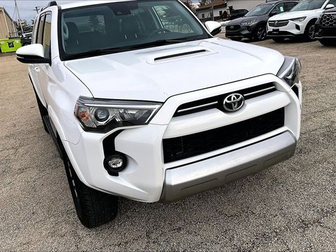 Used 2024 Toyota 4Runner TRD Off-Road Premium image 3