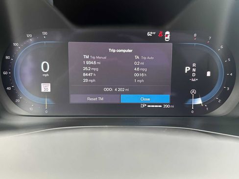 Used 2025 Volvo XC40 B5 Plus w/ Climate Package image 24