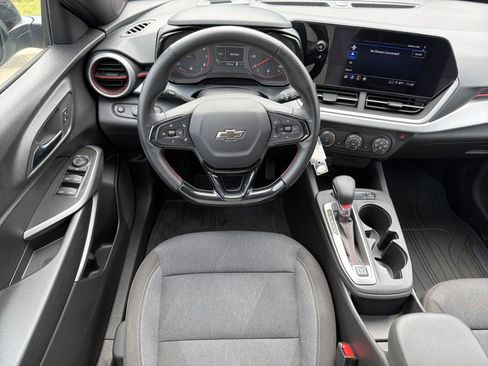 Used 2024 Chevrolet Trax RS w/ Driver Confidence Package FWD image 29