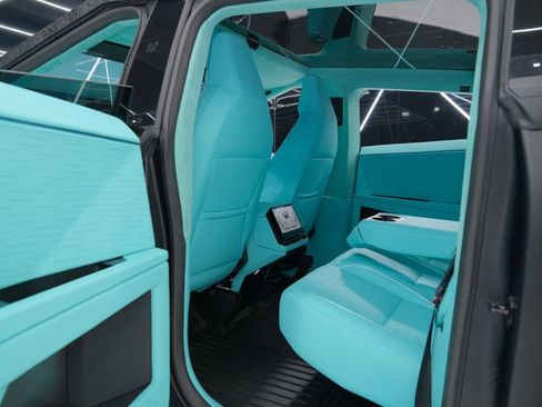 Used 2025 Tesla Cybertruck AWD Crew Cab image 52