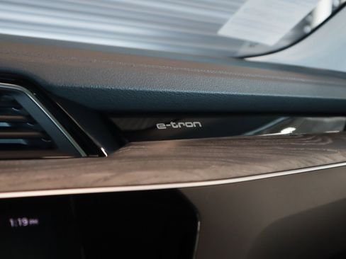 Used 2023 Audi e-tron Premium w/ Convenience Plus Package image 25
