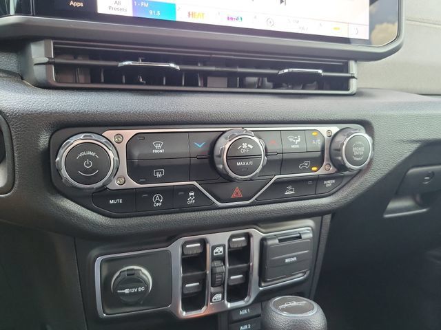 Used 2024 Jeep Gladiator Sport AWD/4WD image 23