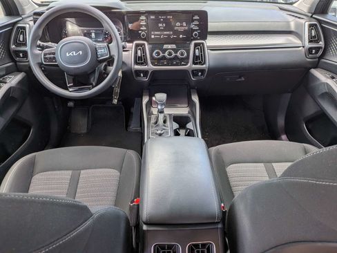 Used 2023 Kia Sorento LX FWD image 11