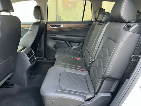 Used 2025 Volkswagen Atlas SE image 25