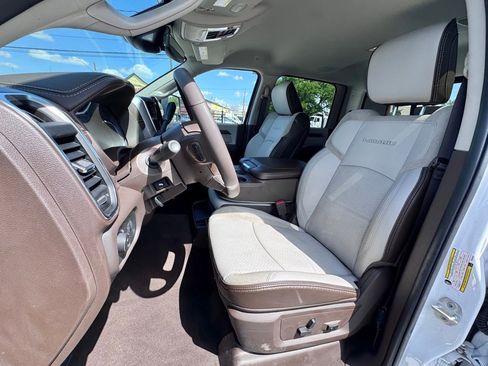 Used 2025 RAM 2500 Laramie AWD/4WD image 14