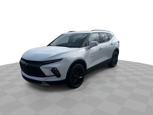 Certified 2023 Chevrolet Blazer LT w/ LPO, Black Grille Bar Package image 4