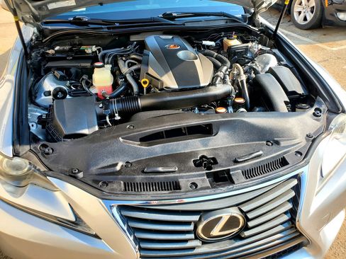 Used 2016 Lexus IS 200t RWD image 29