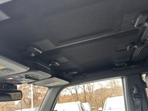 Used 2024 Ford Bronco Wildtrak image 29