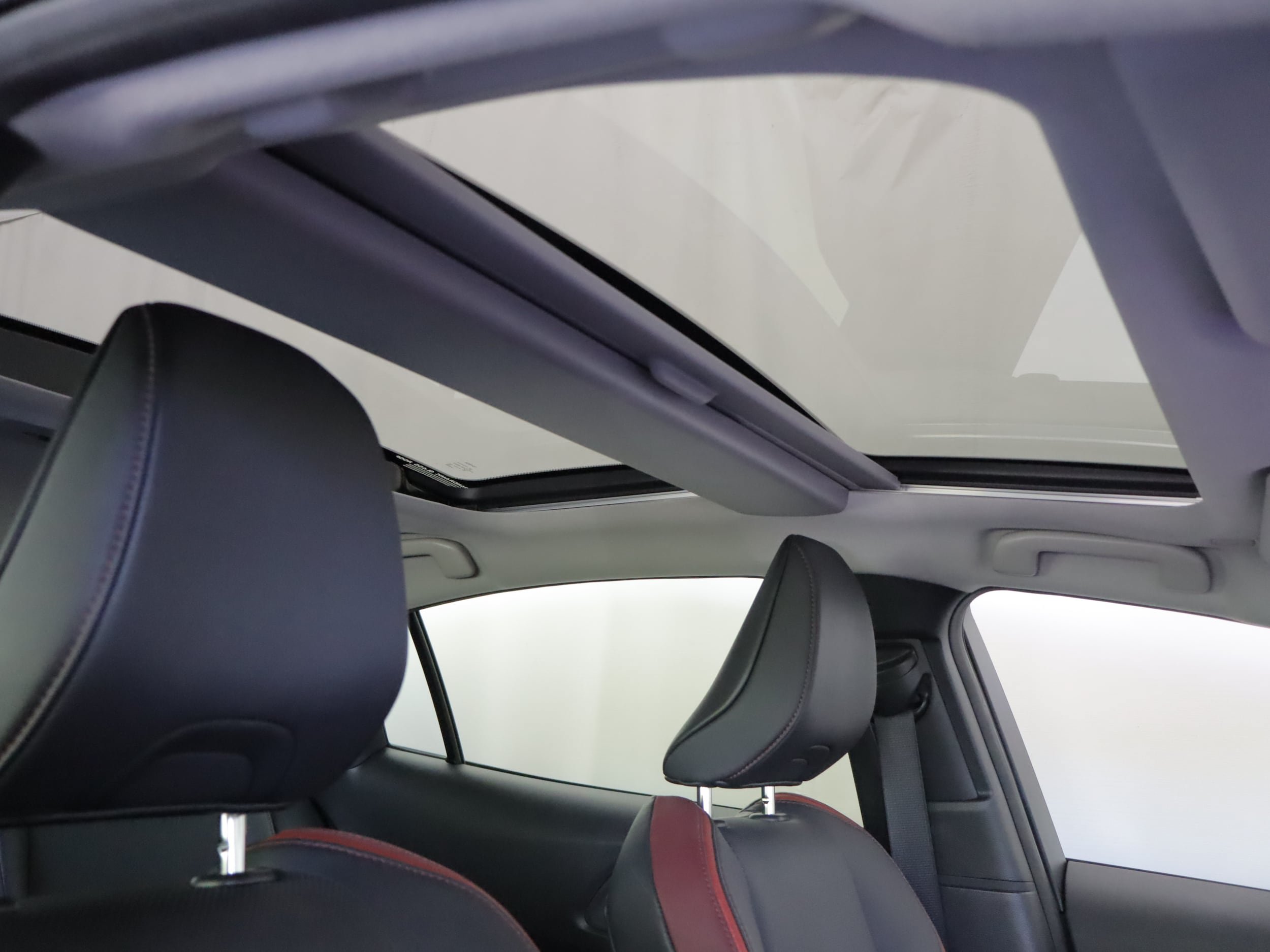 Used 2023 Toyota Prius Prime FWD image 3