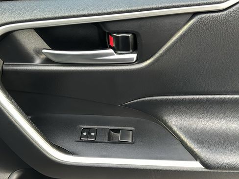 Used 2021 Toyota RAV4 XLE Premium image 26