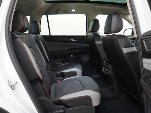 Used 2024 Volkswagen Atlas Peak Edition SEL AWD/4WD image 12
