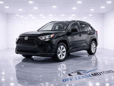 Used 2025 Toyota RAV4 LE AWD/4WD image 1