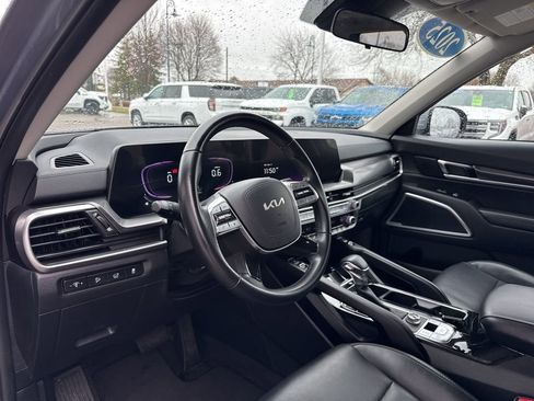 Used 2025 Kia Telluride S FWD image 17