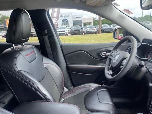 Certified 2022 Jeep Cherokee Trailhawk w/ Comfort/Convenience Group AWD/4WD image 15
