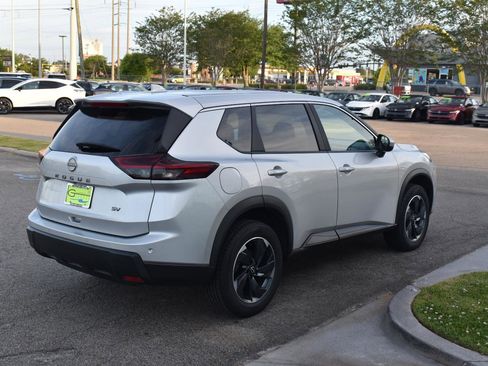 Used 2024 Nissan Rogue SV image 11