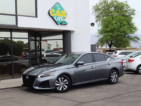 Used 2023 Nissan Altima 2.5 S image 3