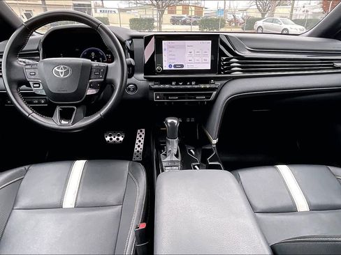 Used 2025 Toyota Camry SE image 16