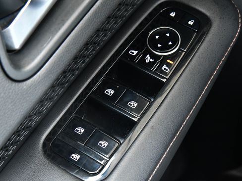 Used 2023 Nissan Ariya AWD image 39