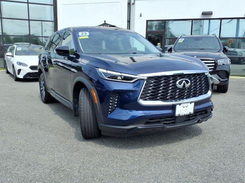 Certified 2025 INFINITI QX60 Pure w/ Cargo Package AWD/4WD image 3