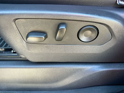 Used 2025 Chevrolet Silverado 1500 LT image 12