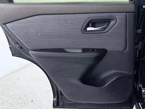 Used 2023 Nissan Rogue SV FWD image 21