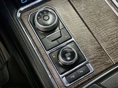Used 2019 Ford Expedition Limited w/ Equipment Group 302A AWD/4WD image 25