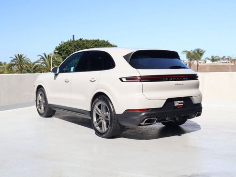 Certified 2025 Porsche Cayenne AWD/4WD image 3