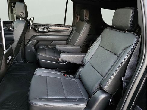 Used 2023 GMC Yukon XL Denali image 13