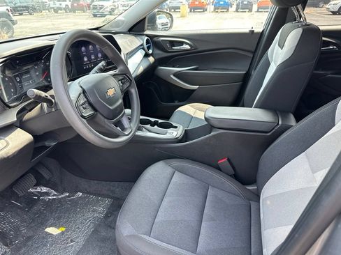 Used 2024 Chevrolet Trax LS w/ Driver Confidence Package FWD image 5
