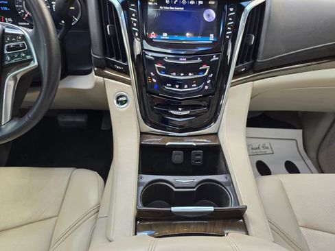 Used 2018 Cadillac Escalade ESV Premium Luxury AWD/4WD image 30