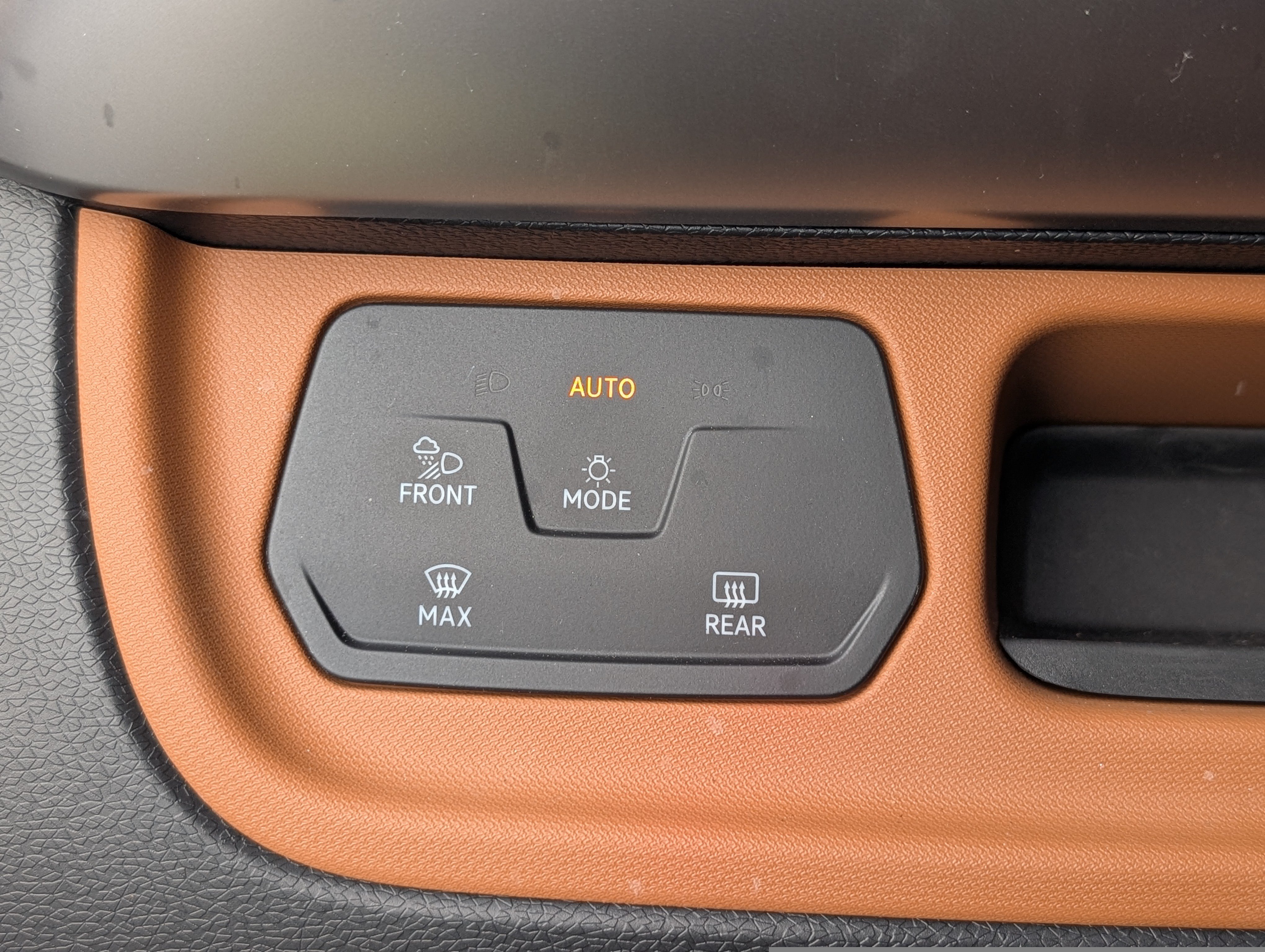 Used 2025 Volkswagen ID. Buzz Pro S Plus RWD image 24