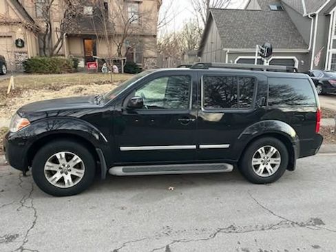 Used 2011 Nissan Pathfinder Silver image 2