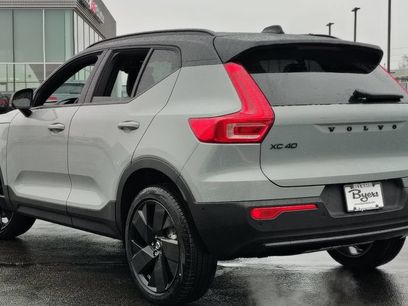 New 2026 Volvo XC40 B5 Ultra w/ Climate Package