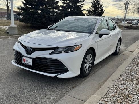 Certified 2018 Toyota Camry LE image 34